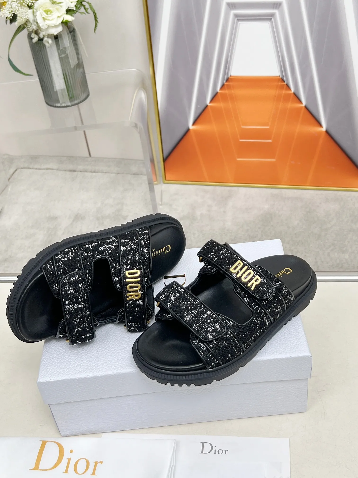 👟👟Ex-factory price 480👟👟Dior👏👏New classic style. 🔥Purchasing-level qualityThick-soled slippers popular in foreign counters. Upper➕Inner: original customized material, original mold opening of sole 1.1 (lightweight, code number 35-40 (41/42 can be customized)